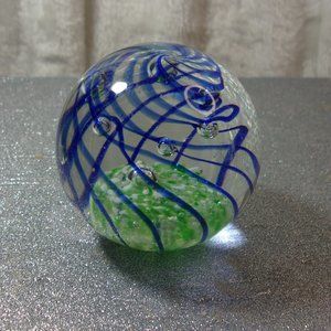 H-100 K'S COLLECTION BLUE SWIRL W/GREEN PAPERWEIGHT